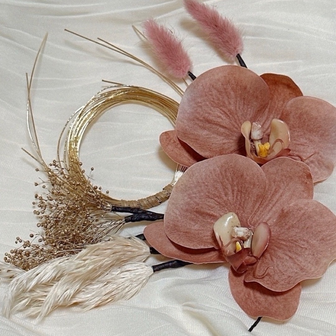和装ヘアアクセサリー　胡蝶蘭　ピンク ハンドメイドのウェディング(ヘッドドレス/ドレス)の商品写真