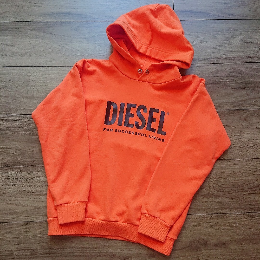 DIESEL(ディーゼル)のTAKAmum様 *DIESEL* ロゴパーカー 10Y  140 キッズ/ベビー/マタニティのキッズ服男の子用(90cm~)(Tシャツ/カットソー)の商品写真