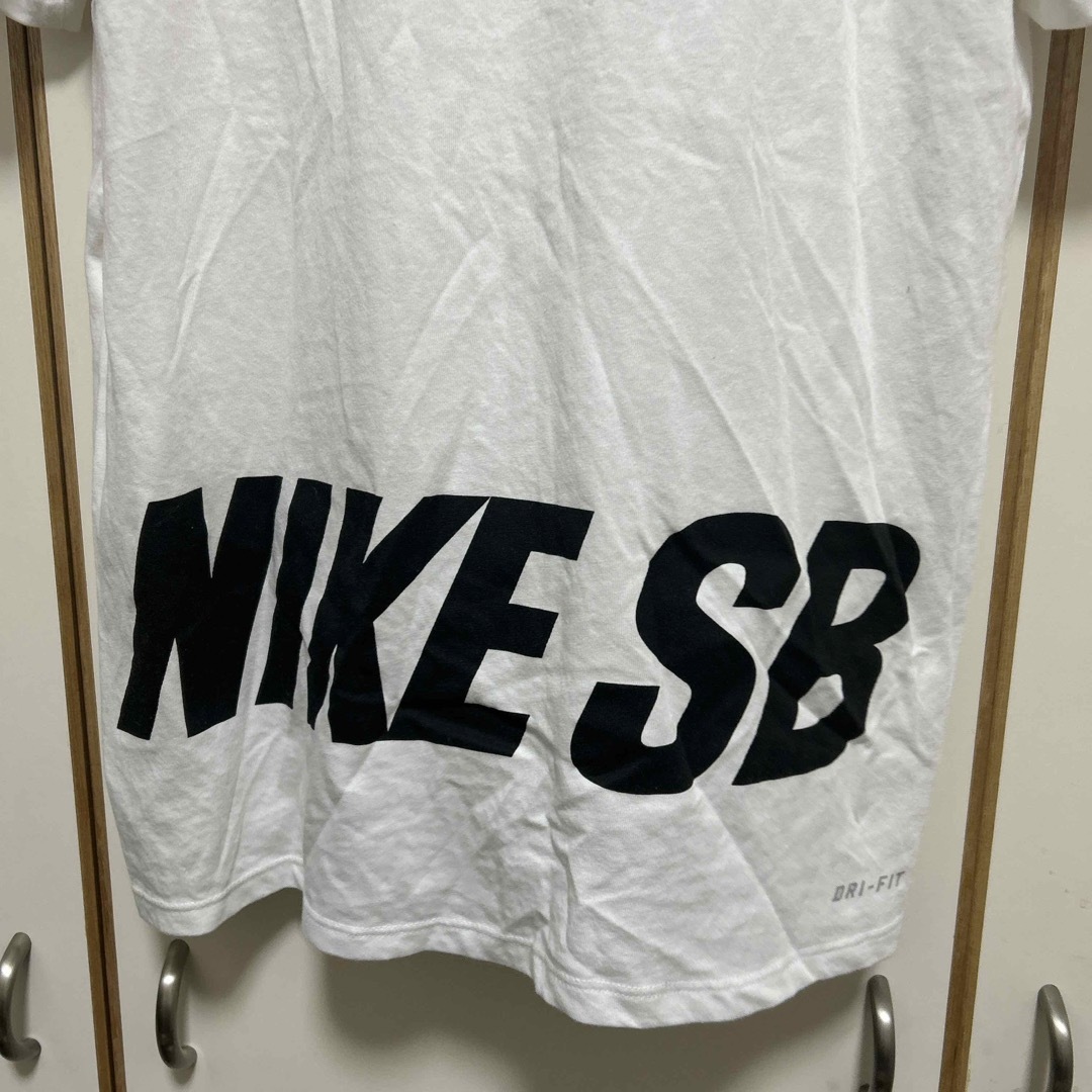 NIKE(ナイキ)のNIKE SB ナイキ　ロゴ　Tシャツ　半袖 メンズL バックプリント メンズのトップス(Tシャツ/カットソー(半袖/袖なし))の商品写真