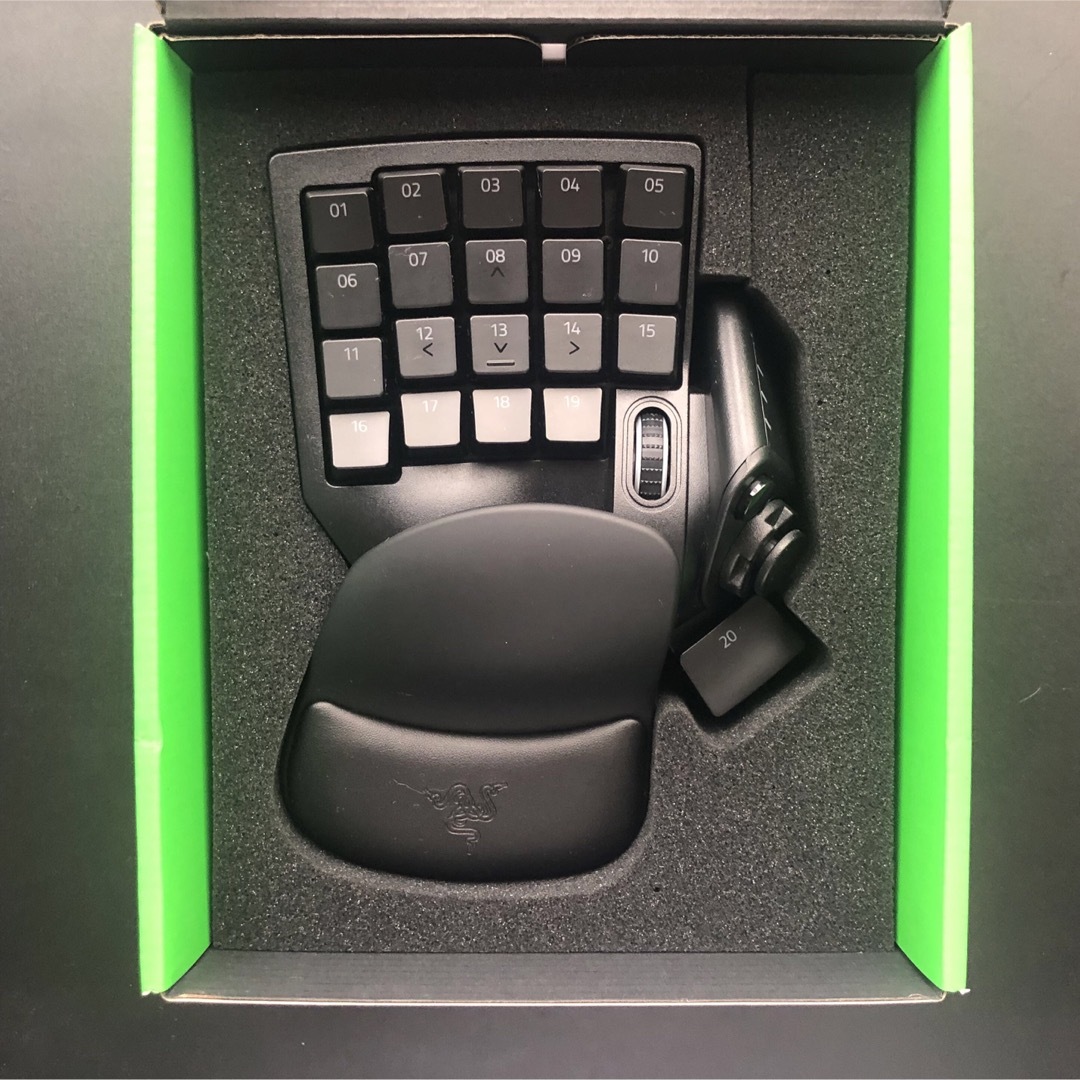 Razer(レイザー)のRAZER レイザー ゲーミングキーパッド Tartarus Pro ブラック  スマホ/家電/カメラのPC/タブレット(PC周辺機器)の商品写真