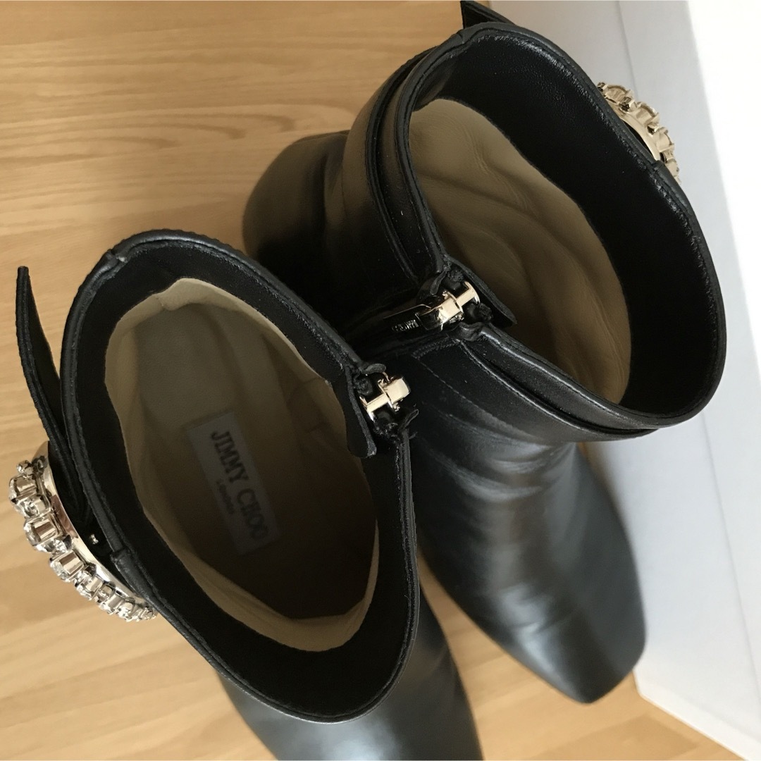 JIMMY CHOO(ジミーチュウ)の新品同様　極美品　ジミーチュウ　ラインストーン付き　ブーツ　ブーティ　23.5㎝ レディースの靴/シューズ(ブーツ)の商品写真