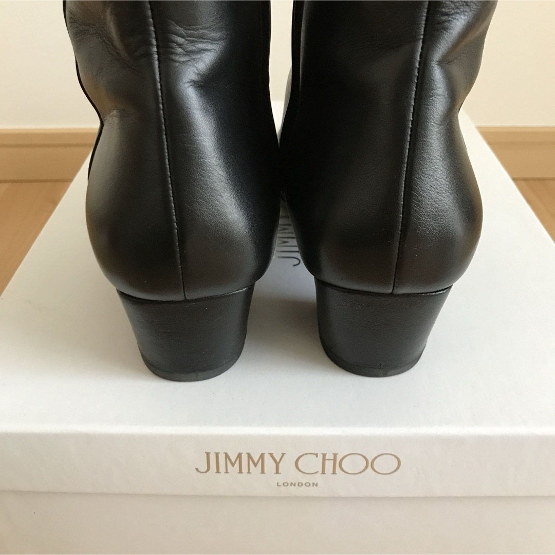 JIMMY CHOO(ジミーチュウ)の新品同様　極美品　ジミーチュウ　ラインストーン付き　ブーツ　ブーティ　23.5㎝ レディースの靴/シューズ(ブーツ)の商品写真
