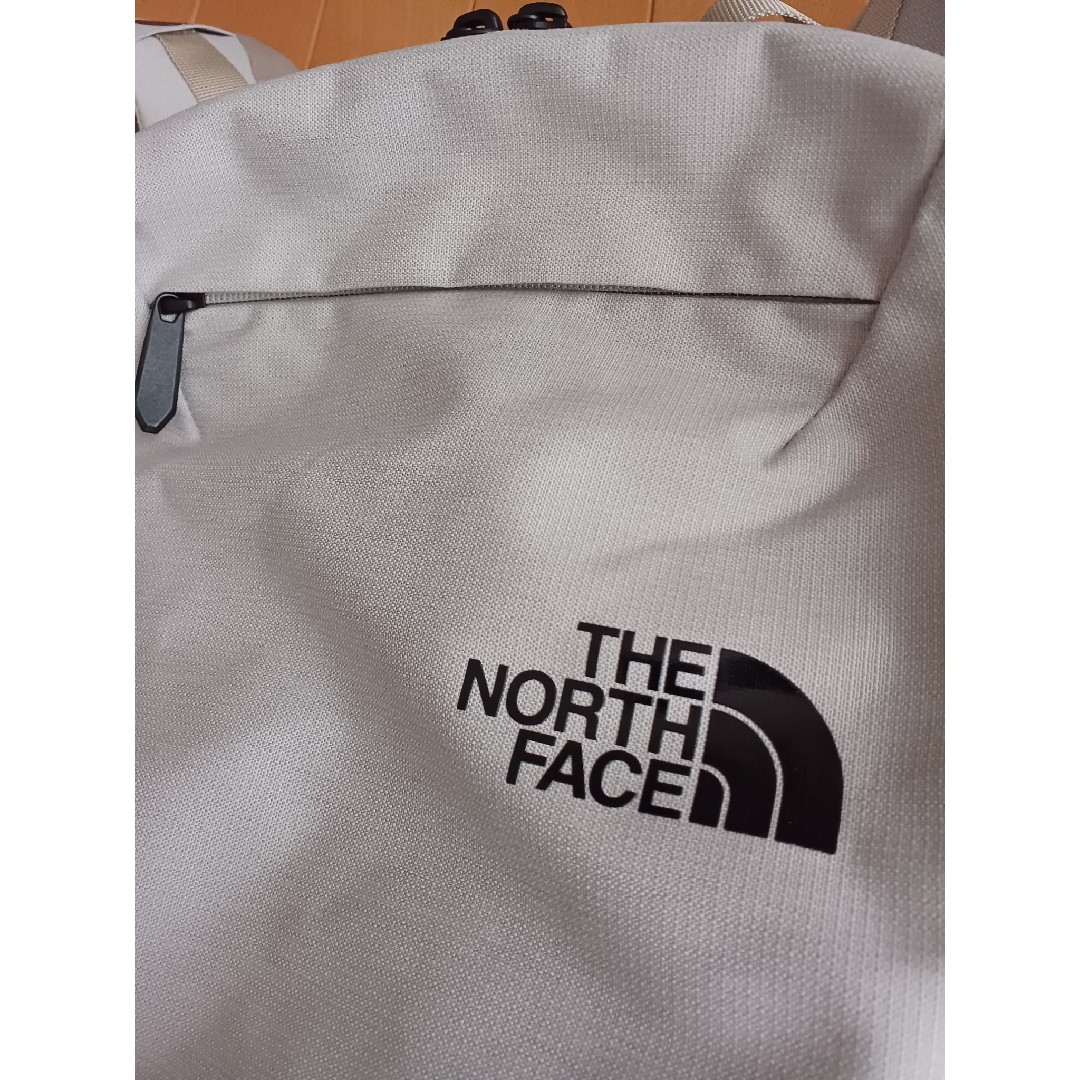 THE NORTH FACE(ザノースフェイス)のノースフェイス リュック ベージュ レディースのバッグ(リュック/バックパック)の商品写真