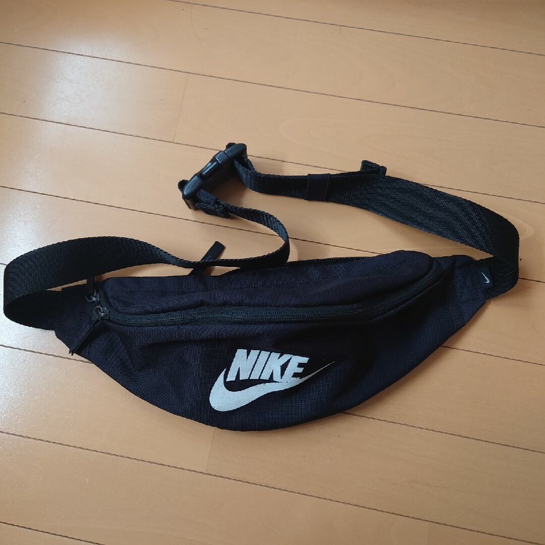 NIKE(ナイキ)のNIKE ボディーバック メンズのバッグ(ショルダーバッグ)の商品写真