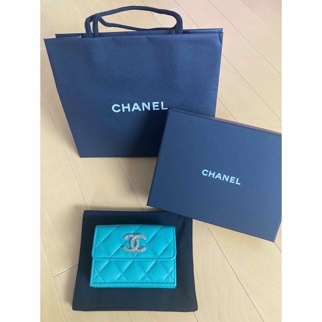 CHANEL(シャネル)のCHANEL シャネル マトラッセ キャビアスキン コンパクトウォレット レディースのファッション小物(財布)の商品写真