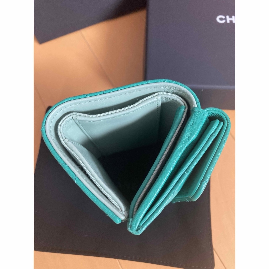 CHANEL(シャネル)のCHANEL シャネル マトラッセ キャビアスキン コンパクトウォレット レディースのファッション小物(財布)の商品写真