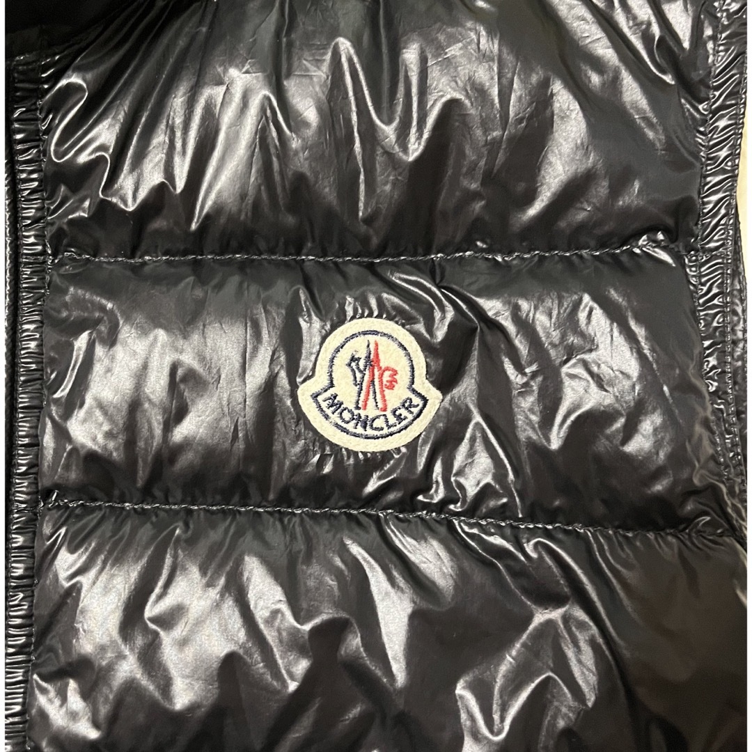 MONCLER(モンクレール)の（12/4削除予定）ダウンベスト メンズのジャケット/アウター(ダウンベスト)の商品写真