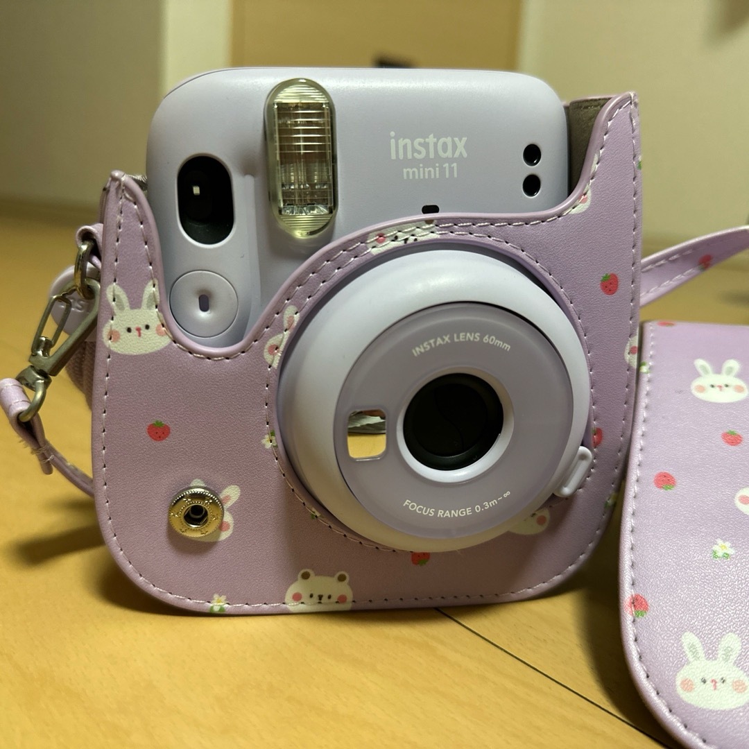 富士フイルム(フジフイルム)のinstax mini11 チェキ紫 スマホ/家電/カメラのカメラ(フィルムカメラ)の商品写真