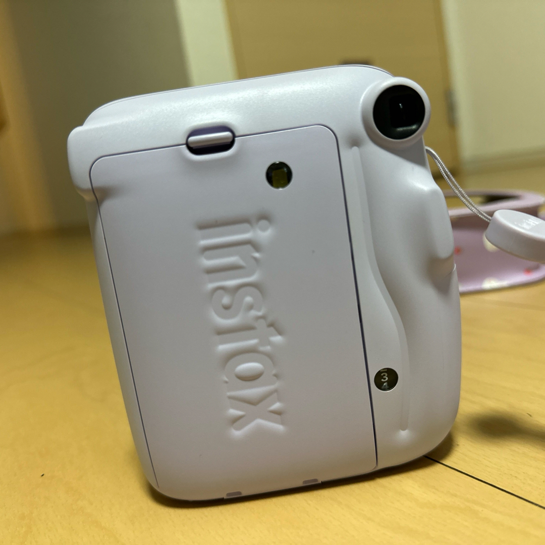 富士フイルム(フジフイルム)のinstax mini11 チェキ紫 スマホ/家電/カメラのカメラ(フィルムカメラ)の商品写真