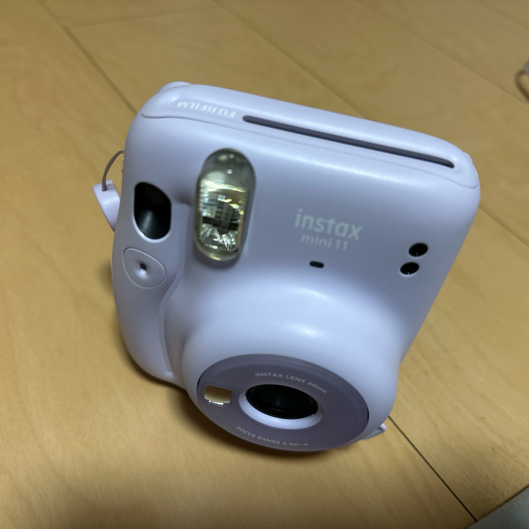 富士フイルム(フジフイルム)のinstax mini11 チェキ紫 スマホ/家電/カメラのカメラ(フィルムカメラ)の商品写真