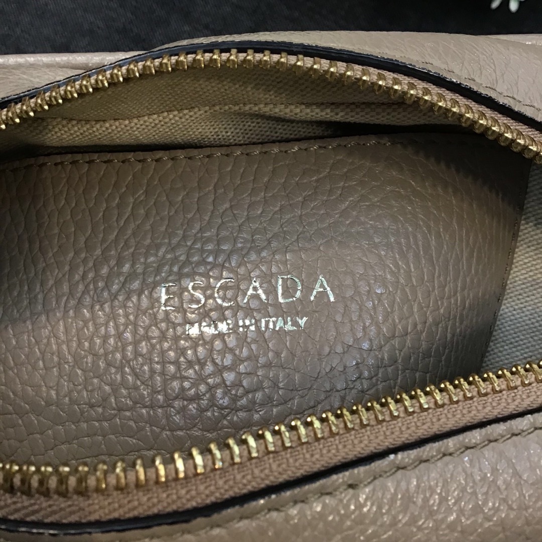 ESCADA  エスカーダ　レザー　ショルダーバッグ　グレージュ