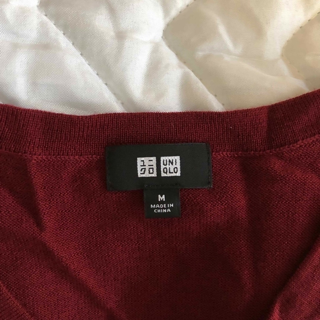 UNIQLO(ユニクロ)のUNIQLO 長袖Tシャツ 2枚　Vネックセーター 1枚　合計 3点まとめ売り。 メンズのトップス(Tシャツ/カットソー(七分/長袖))の商品写真