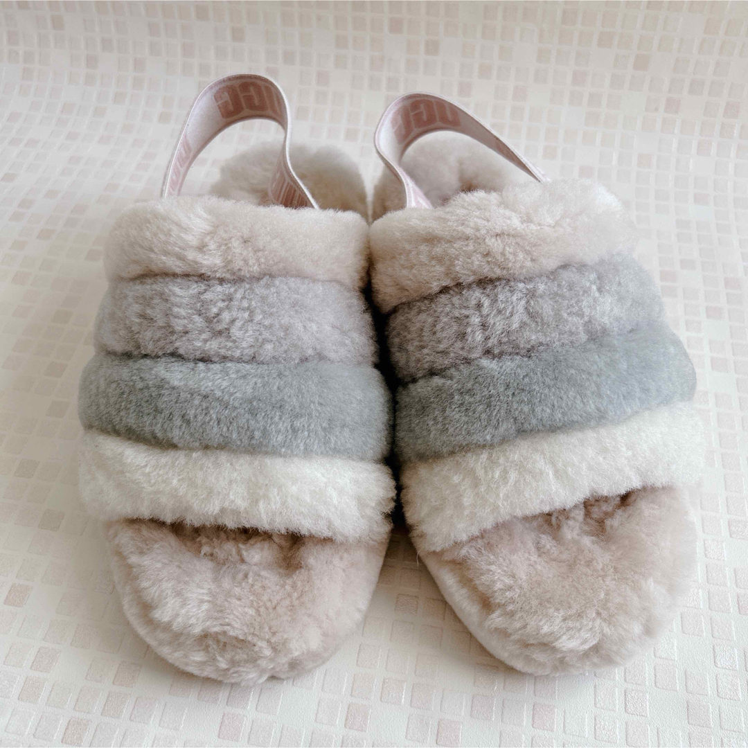 UGG(アグ)の【美品】希少 UGG  フラッフ イヤー スライド モコモコサンダル パステル レディースの靴/シューズ(サンダル)の商品写真