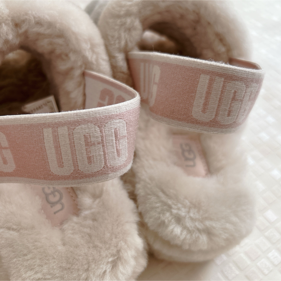 UGG(アグ)の【美品】希少 UGG  フラッフ イヤー スライド モコモコサンダル パステル レディースの靴/シューズ(サンダル)の商品写真