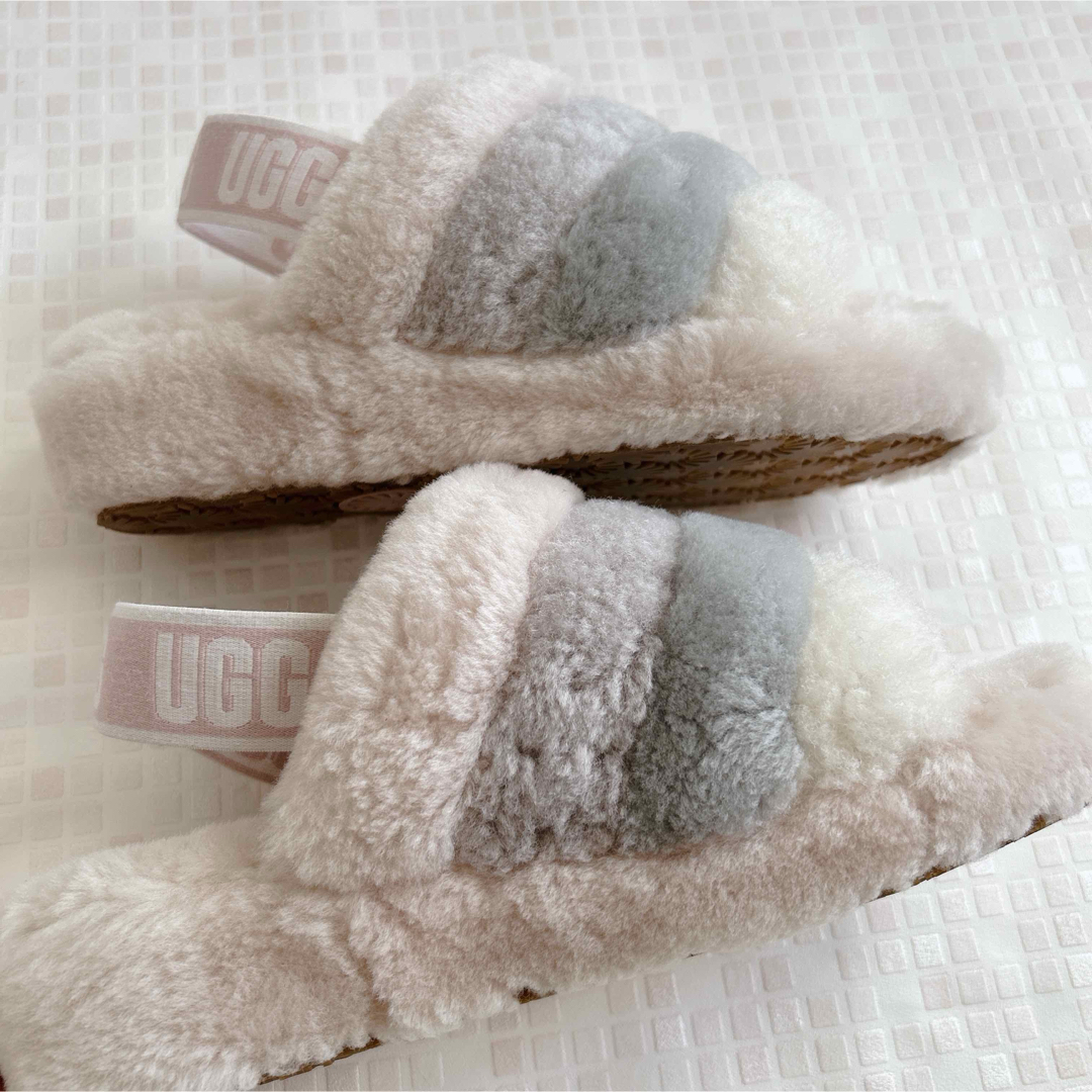 UGG(アグ)の【美品】希少 UGG  フラッフ イヤー スライド モコモコサンダル パステル レディースの靴/シューズ(サンダル)の商品写真