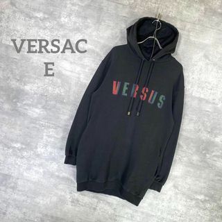 ヴェルサーチ(VERSACE)の『VERSACE』ヴェルサーチ (S) プルオーバー ロングパーカー(パーカー)