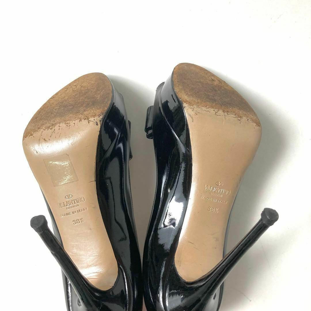 valentino garavani(ヴァレンティノガラヴァーニ)のVALENTINO GARAVANI パテントレザー パンプス レディースの靴/シューズ(ハイヒール/パンプス)の商品写真