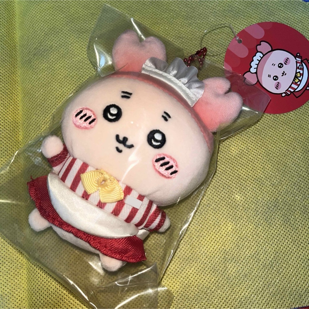 ちいかわ(チイカワ)のちいかわ  ちいかわレストラン ホール担当なマスコット  古本屋　カニちゃん エンタメ/ホビーのおもちゃ/ぬいぐるみ(キャラクターグッズ)の商品写真