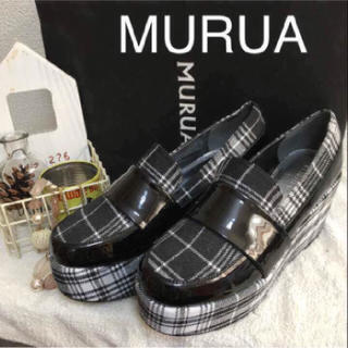 ムルーア(MURUA)のムルーア黒チェックローファー☆ほぼ未使用☆24.5(ローファー/革靴)