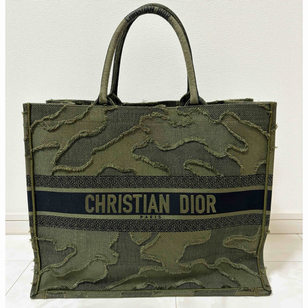 Christian Dior(クリスチャンディオール)のChristianDior ブックトート カモフラ トートバッグ カーキ ロゴ メンズのバッグ(トートバッグ)の商品写真