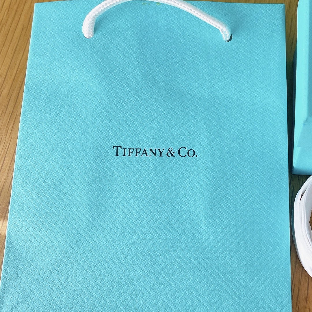 Tiffany & Co.(ティファニー)の【専用】ティファニー紙袋 レディースのバッグ(ショップ袋)の商品写真