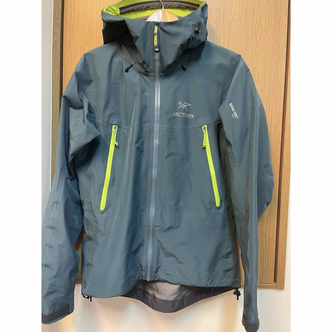 ARC'TERYX(アークテリクス)のアークテリクス　bate lt 美品　M goretex pro メンズのジャケット/アウター(マウンテンパーカー)の商品写真