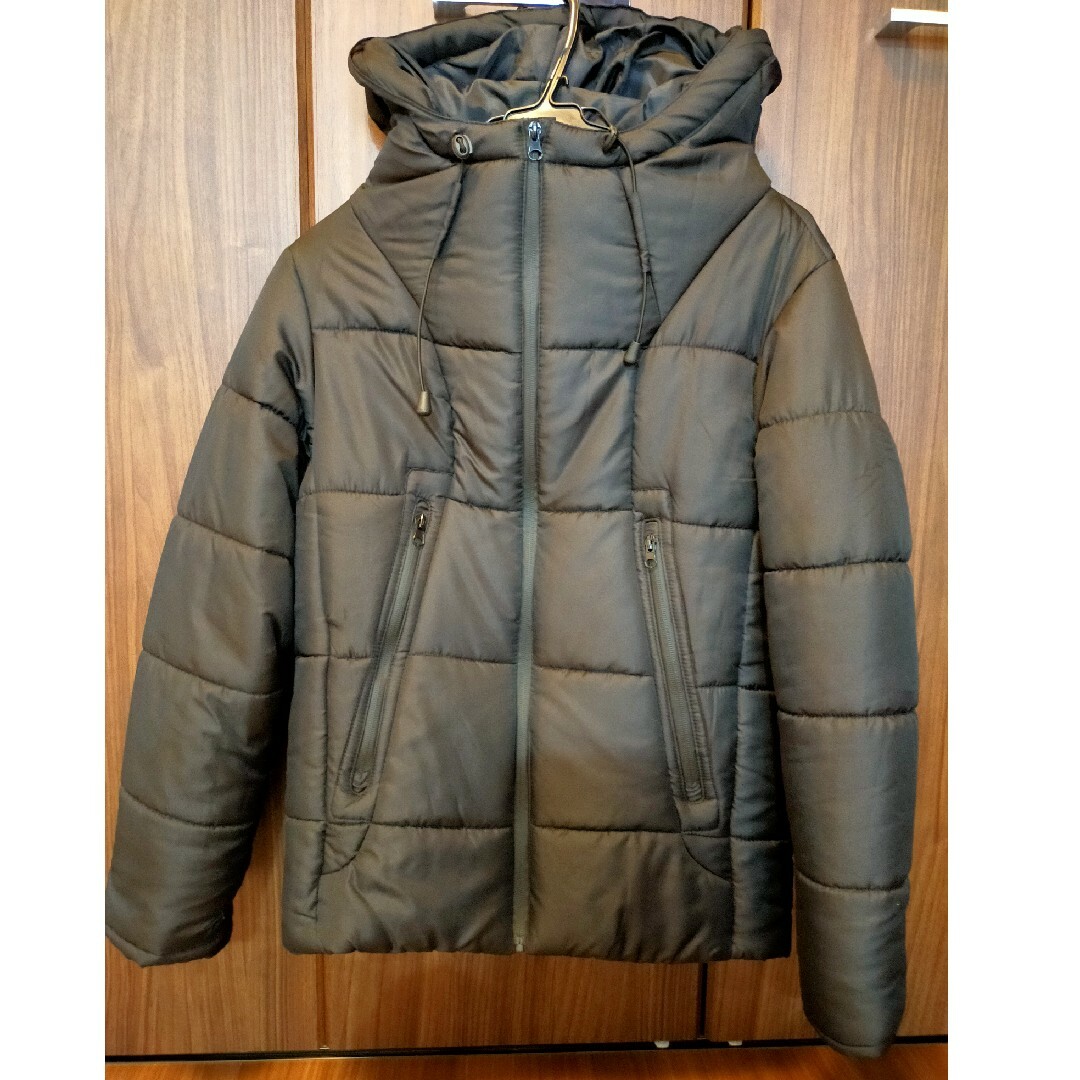 中綿ジャケット 軽量 暖かい 中綿入り ボリュームフード 中綿ダウン ジャケット メンズのジャケット/アウター(ダウンジャケット)の商品写真