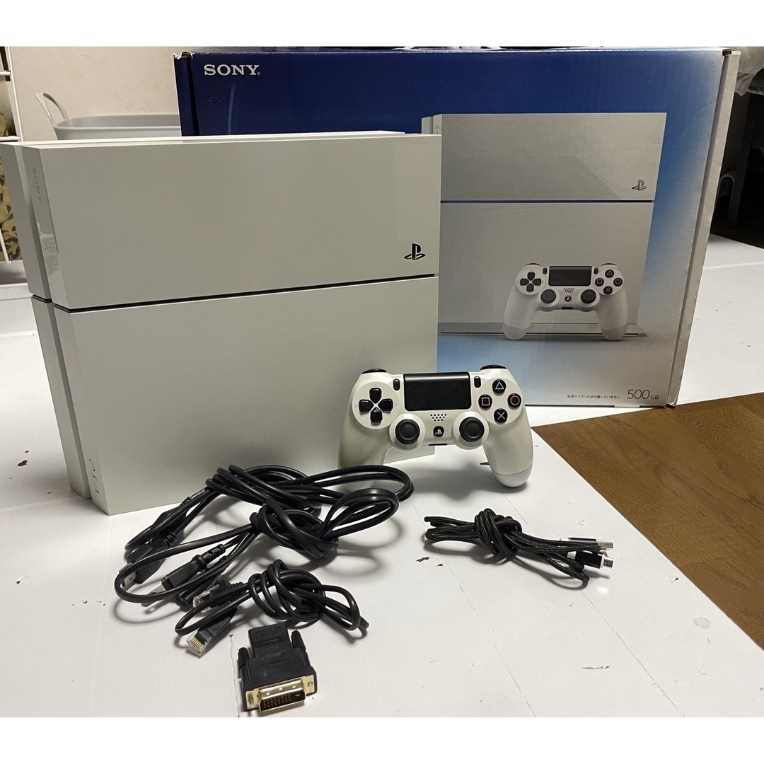 PlayStation4(プレイステーション4)のPS4 CUH-1100A 500GBグレイシャーホワイト 美品 エンタメ/ホビーのゲームソフト/ゲーム機本体(家庭用ゲーム機本体)の商品写真