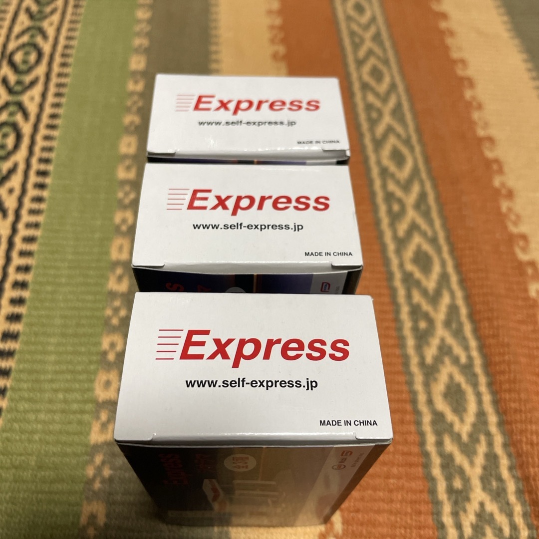 EXPRESS(エクスプレス)の新品未開封 非売品ガソリンスタンド ESSO Expressのジオラマ3点セット エンタメ/ホビーのおもちゃ/ぬいぐるみ(模型/プラモデル)の商品写真