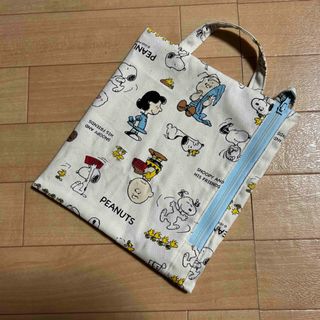 スヌーピー(SNOOPY)のスヌーピー　ハンドメイド★チャックタイプ持ち手付きミニ巾着袋　整理ポーチ(ポーチ)