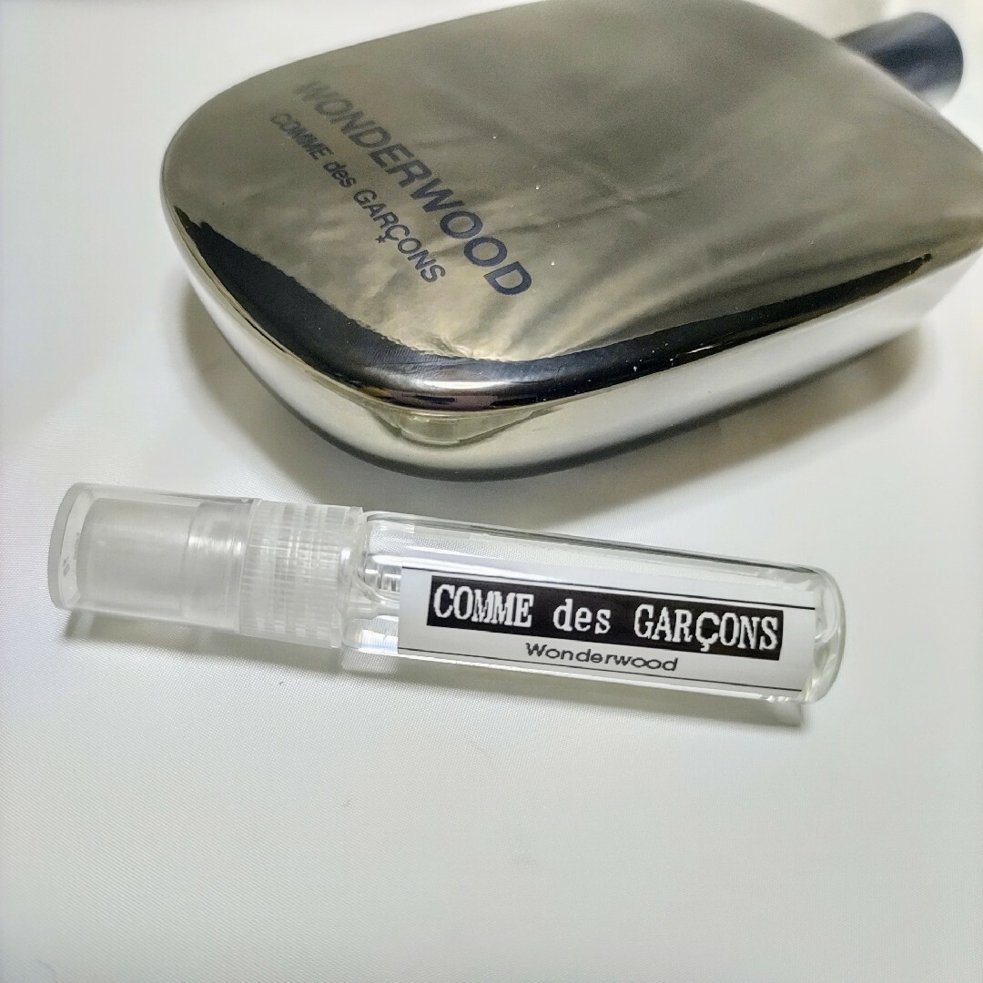 COMME des GARCONS(コムデギャルソン)のコムデギャルソン  ワンダーウッド オードパルファム  3ml プレゼントつき コスメ/美容の香水(ユニセックス)の商品写真