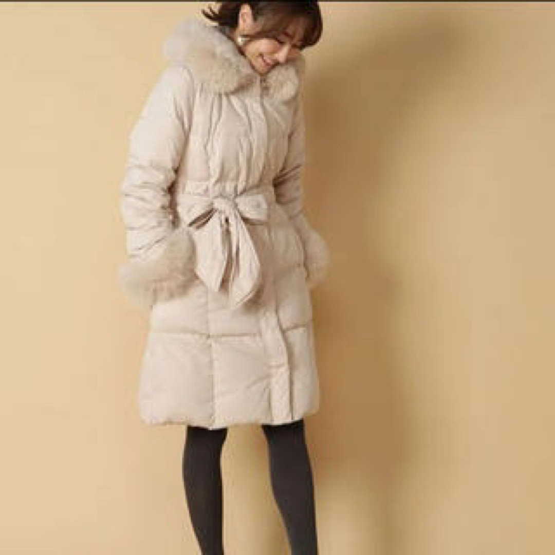 And Couture(アンドクチュール)のand couture FOXファー付ロングダウンコート レディースのジャケット/アウター(ダウンコート)の商品写真
