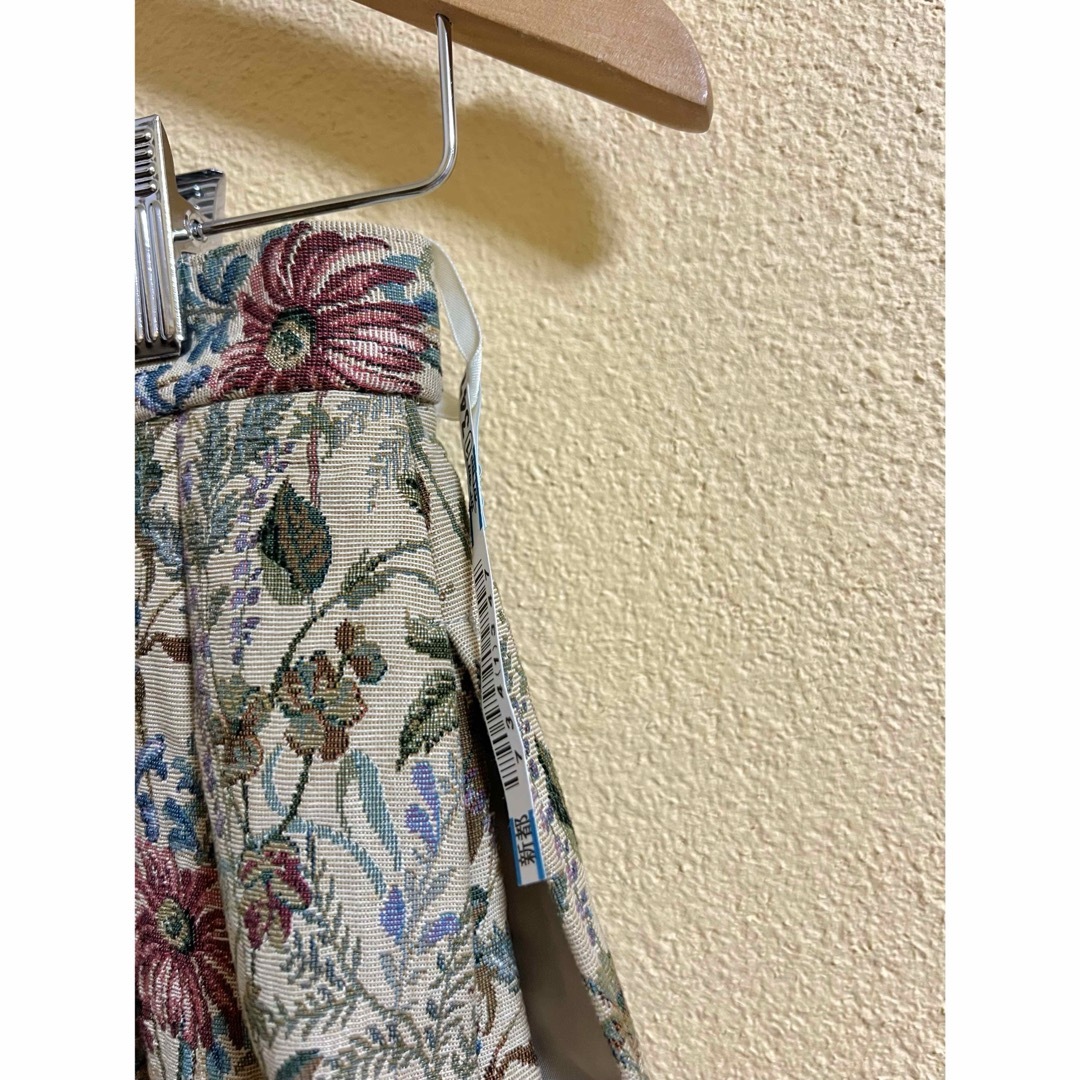 Grimoire(グリモワール)の上質ゴブラン花柄ジャケットスカート レディースのフォーマル/ドレス(スーツ)の商品写真
