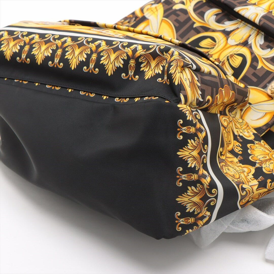 FENDI(フェンディ)のナイロン  ゴールド レディース リュック・デイパック レディースのバッグ(リュック/バックパック)の商品写真