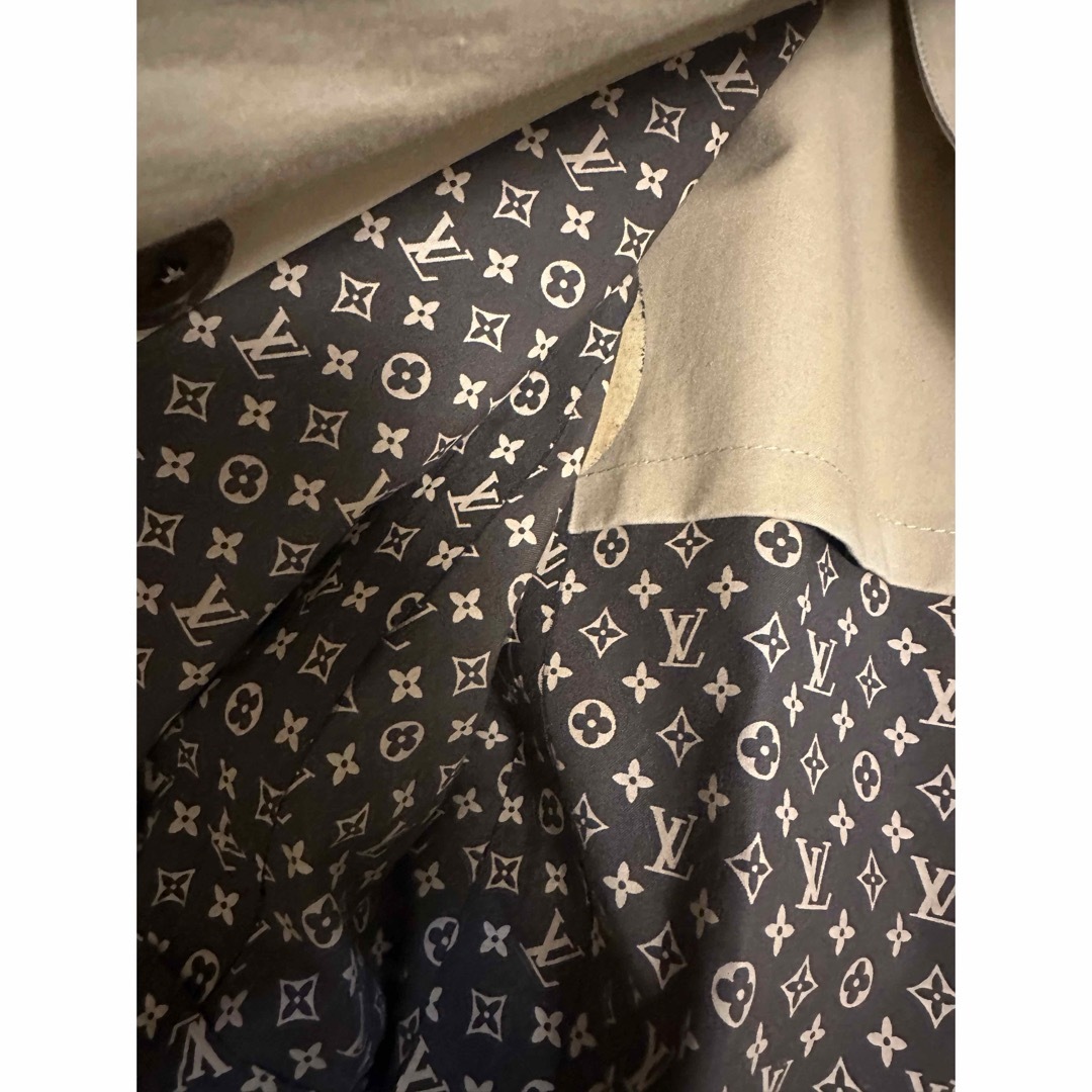 LOUIS VUITTON(ルイヴィトン)のルイヴィトン　トレンチコート レディースのジャケット/アウター(トレンチコート)の商品写真