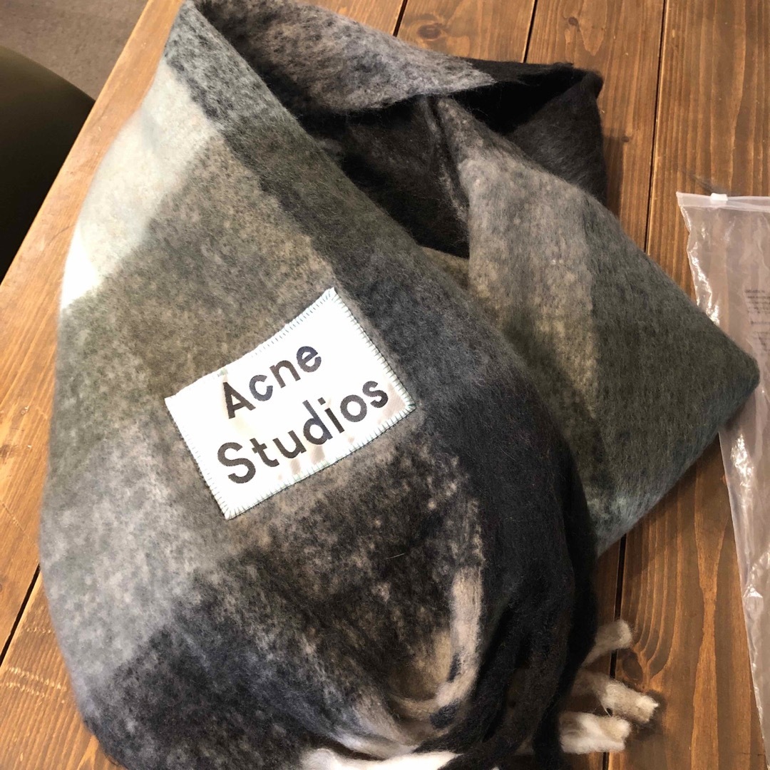 Acne Studios(アクネストゥディオズ)のacneアクネスタジオ studiosブルーマフラー🩵 レディースのファッション小物(マフラー/ショール)の商品写真