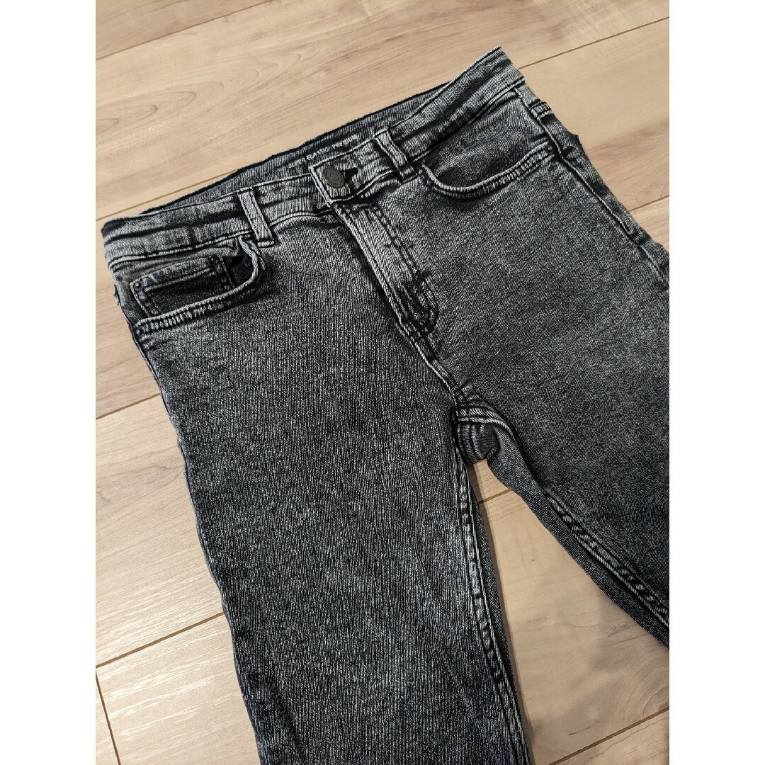 ZARA(ザラ)のZARA ブラック デニム ジーンズ キッズ/ベビー/マタニティのキッズ服男の子用(90cm~)(パンツ/スパッツ)の商品写真