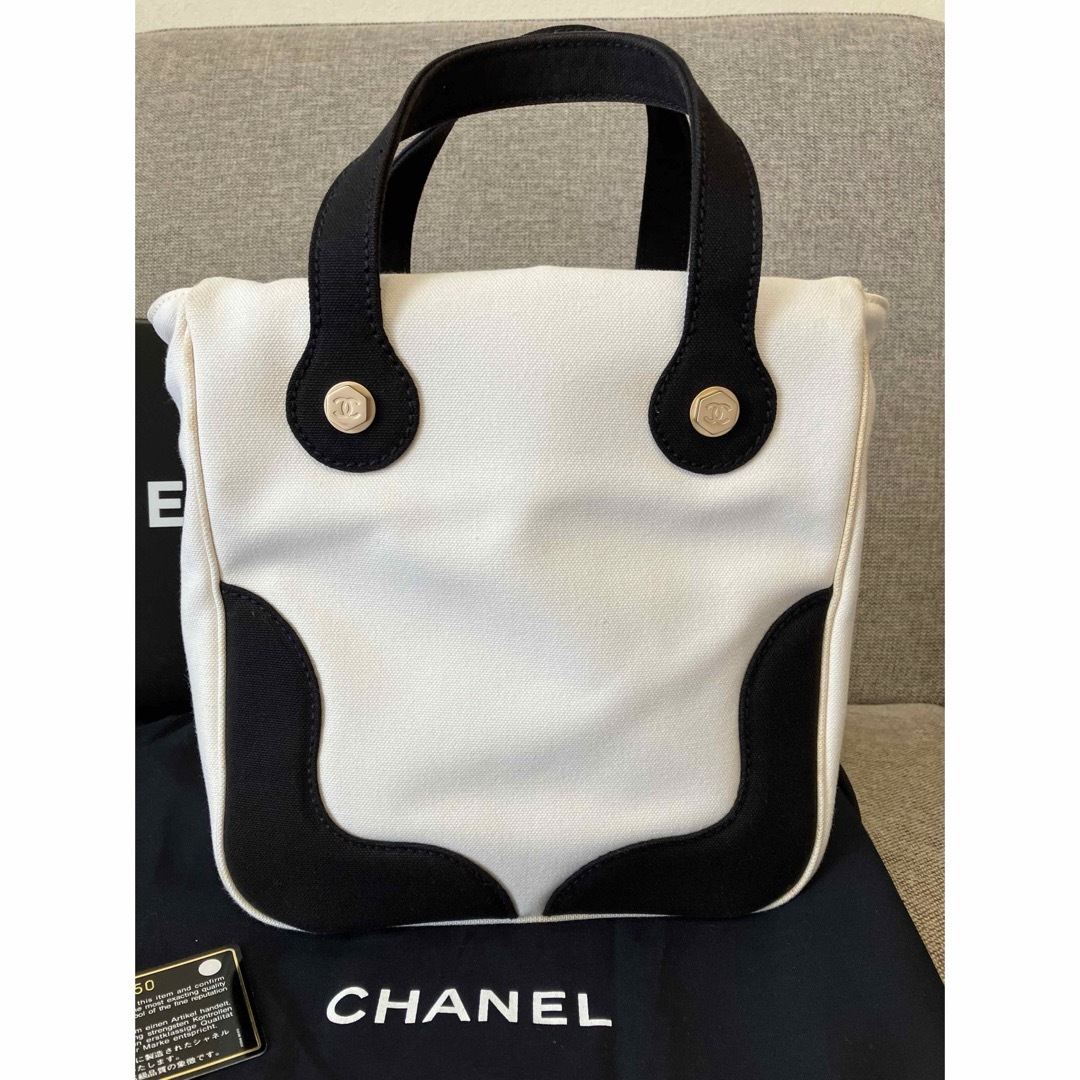 CHANEL(シャネル)の月末お値下げ！　CHANEL  シャネル　マシュマロ　キャンバスバッグ レディースのバッグ(ハンドバッグ)の商品写真