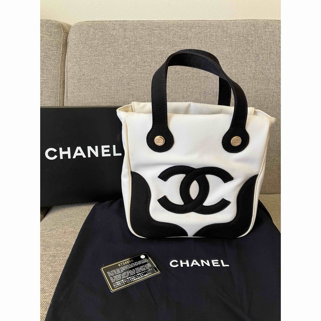 CHANEL - CHANEL シャネル マシュマロ キャンバスバッグの通販 by パリ