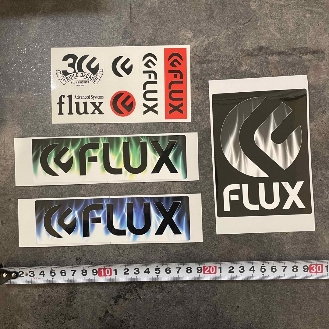 FLUX(フラックス)のFLUXステッカー4枚セット スポーツ/アウトドアのスノーボード(アクセサリー)の商品写真