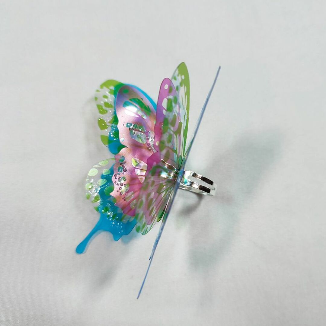 ◆カラフル蝶の立体リング　マルチカラー① レディースのアクセサリー(リング(指輪))の商品写真