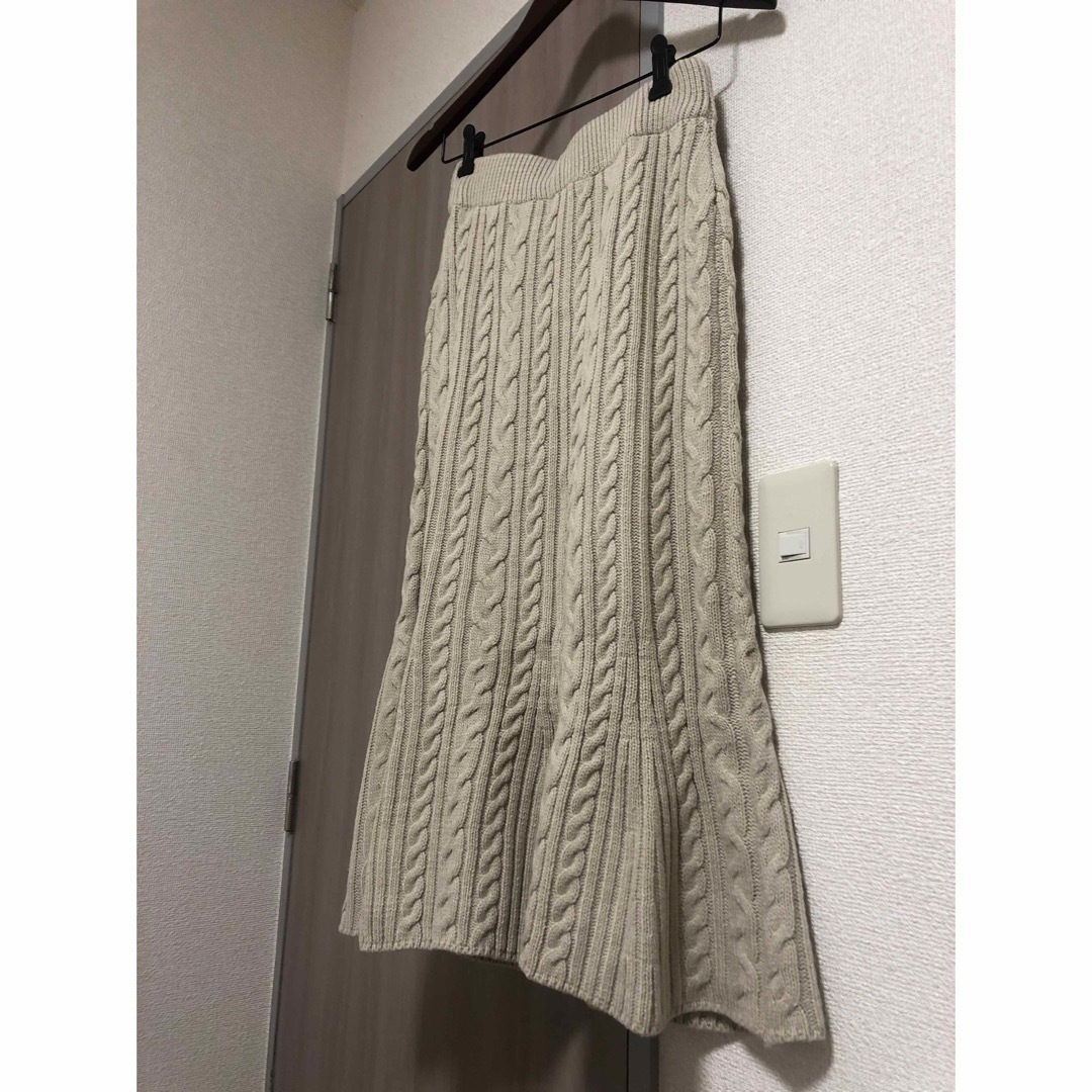 UNRELISH(アンレリッシュ)のUNRELISH ロングスカート　ニット　Mサイズ　ベージュ　レディース レディースのスカート(ロングスカート)の商品写真