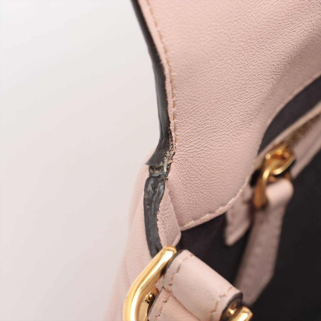 FENDI(フェンディ)のフェンディ マンマバケット レザー  ピンク レディース ショルダーバッグ レディースのバッグ(ショルダーバッグ)の商品写真