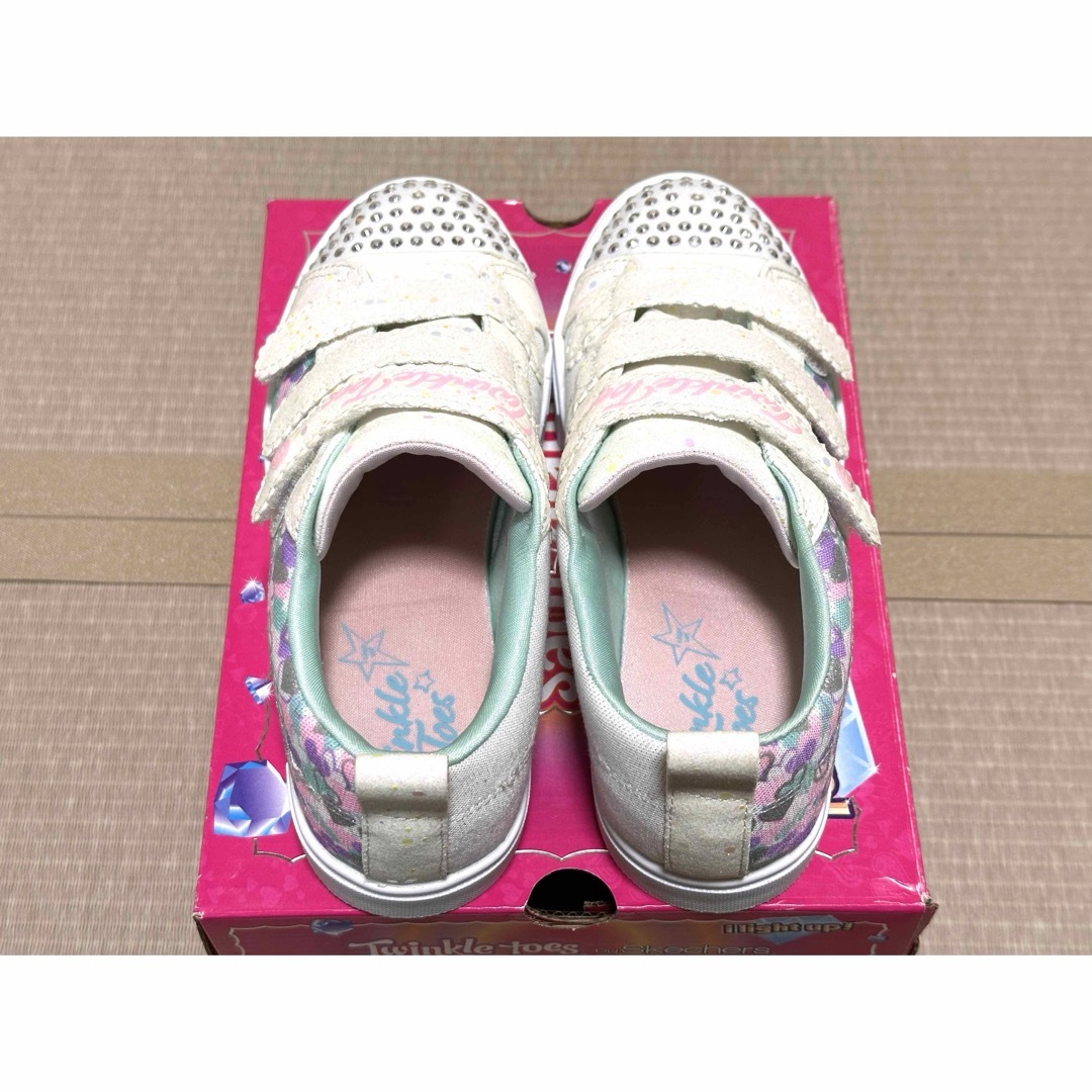 SKECHERS(スケッチャーズ)の《新品•未使用》スケッチャーズ 21サイズ スニーカー  ライト内蔵 箱付き キッズ/ベビー/マタニティのキッズ靴/シューズ(15cm~)(スニーカー)の商品写真