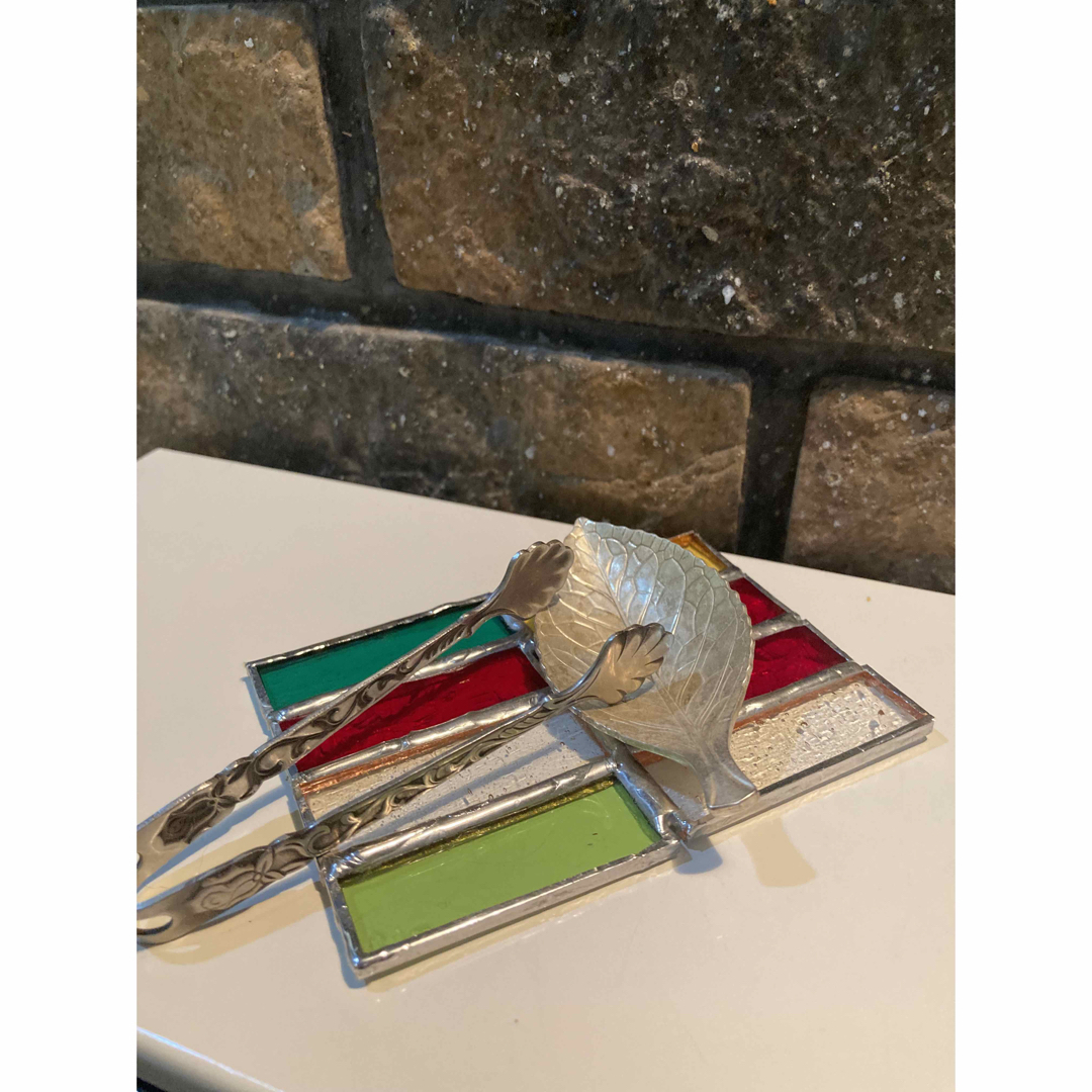 ステンドグラス　コースター  デザイン番号Ｋ3 ハンドメイド　ディスプレイ台 インテリア/住まい/日用品のキッチン/食器(テーブル用品)の商品写真