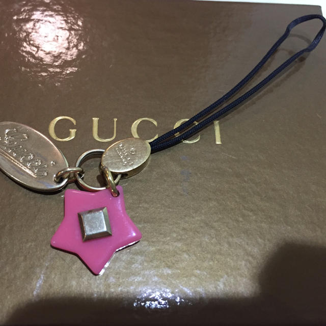 Gucci(グッチ)のGUCCIストラップ スマホ/家電/カメラのスマホアクセサリー(ストラップ/イヤホンジャック)の商品写真