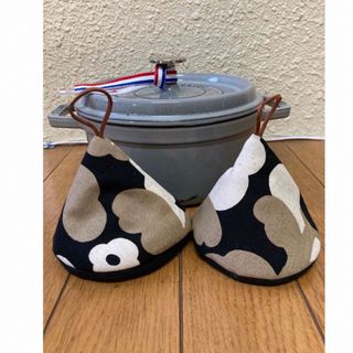STAUB - ✧ポットホルダー(三角鍋つかみ)✧シロクマベージュの通販