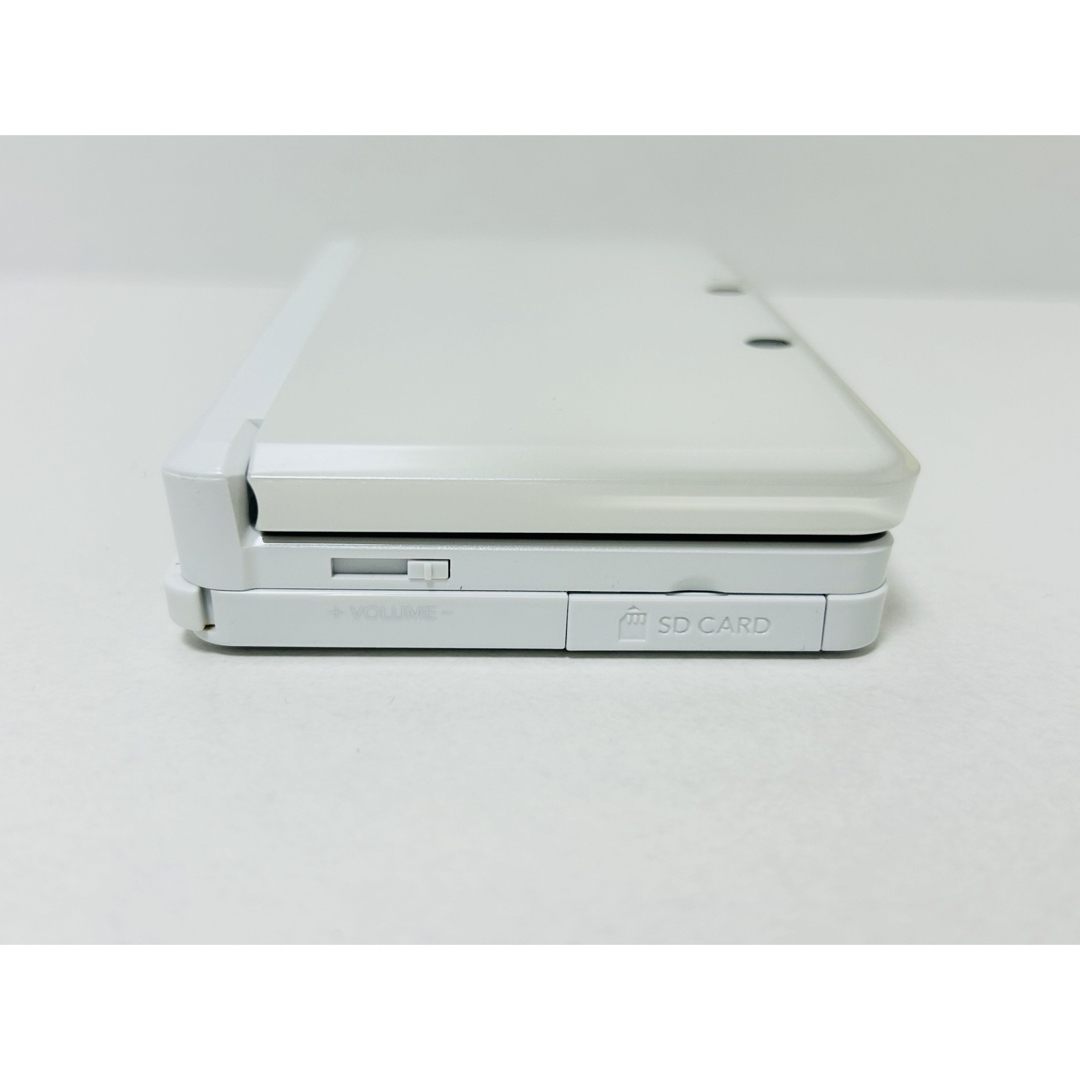 ニンテンドー3DS(ニンテンドー3DS)のNintendo 3DS アイスホワイト エンタメ/ホビーのゲームソフト/ゲーム機本体(家庭用ゲーム機本体)の商品写真