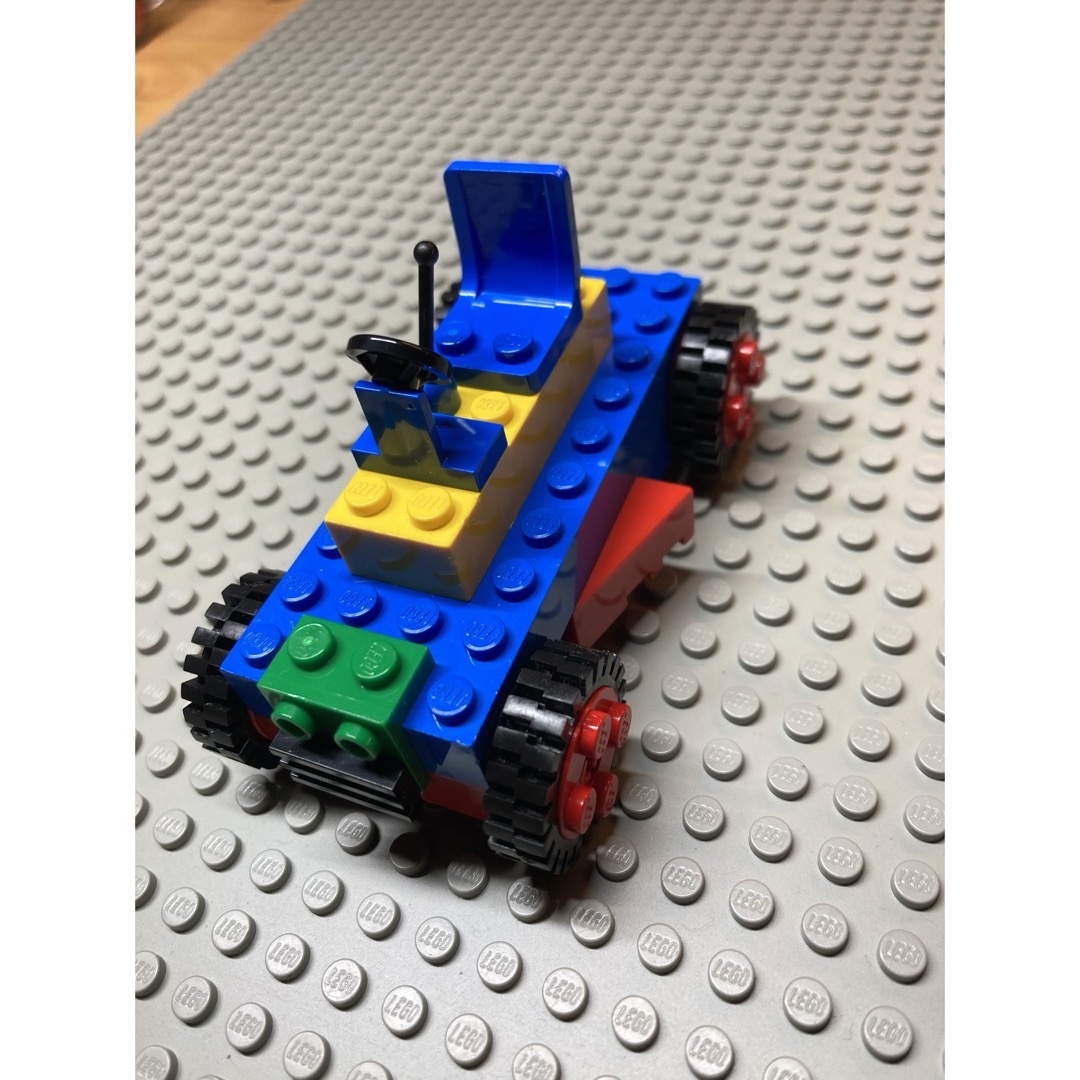 Lego(レゴ)のLEGO レゴバケツ　いろいろ自動車2台分のタイヤパーツ他セット キッズ/ベビー/マタニティのおもちゃ(知育玩具)の商品写真