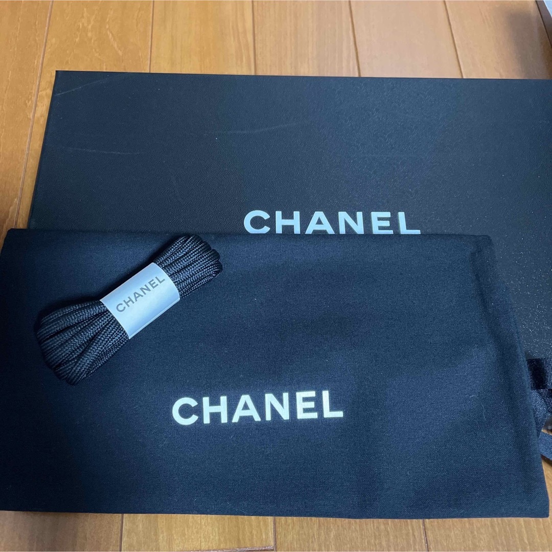 CHANEL(シャネル)の新品 シャネル CHANEL ココマーク レザー スニーカー 人気 レディースの靴/シューズ(スニーカー)の商品写真